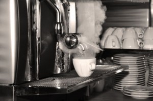 kaffeemaschine mit bedrohlichem Dampf